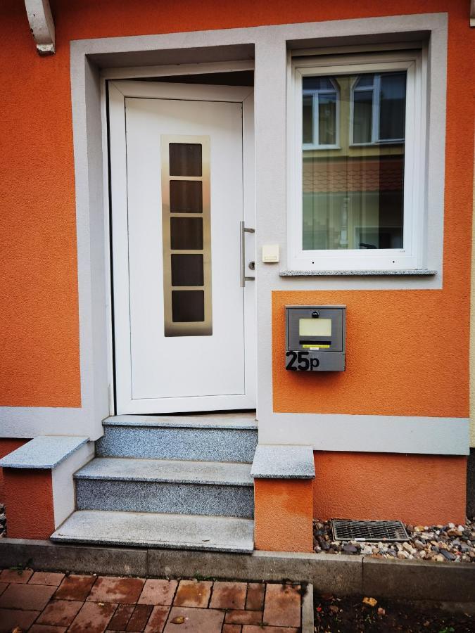 Modernes Behagliches Haus Mit Kamin, Terrasse Und Garten Holiday home Magdeburg